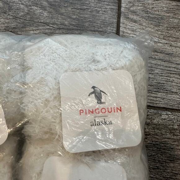 Pinguoin Alaska Yarn‎ - 10 Skeins - Soft Wool Acrylic Polyester Blend White - Picture 2 of 5